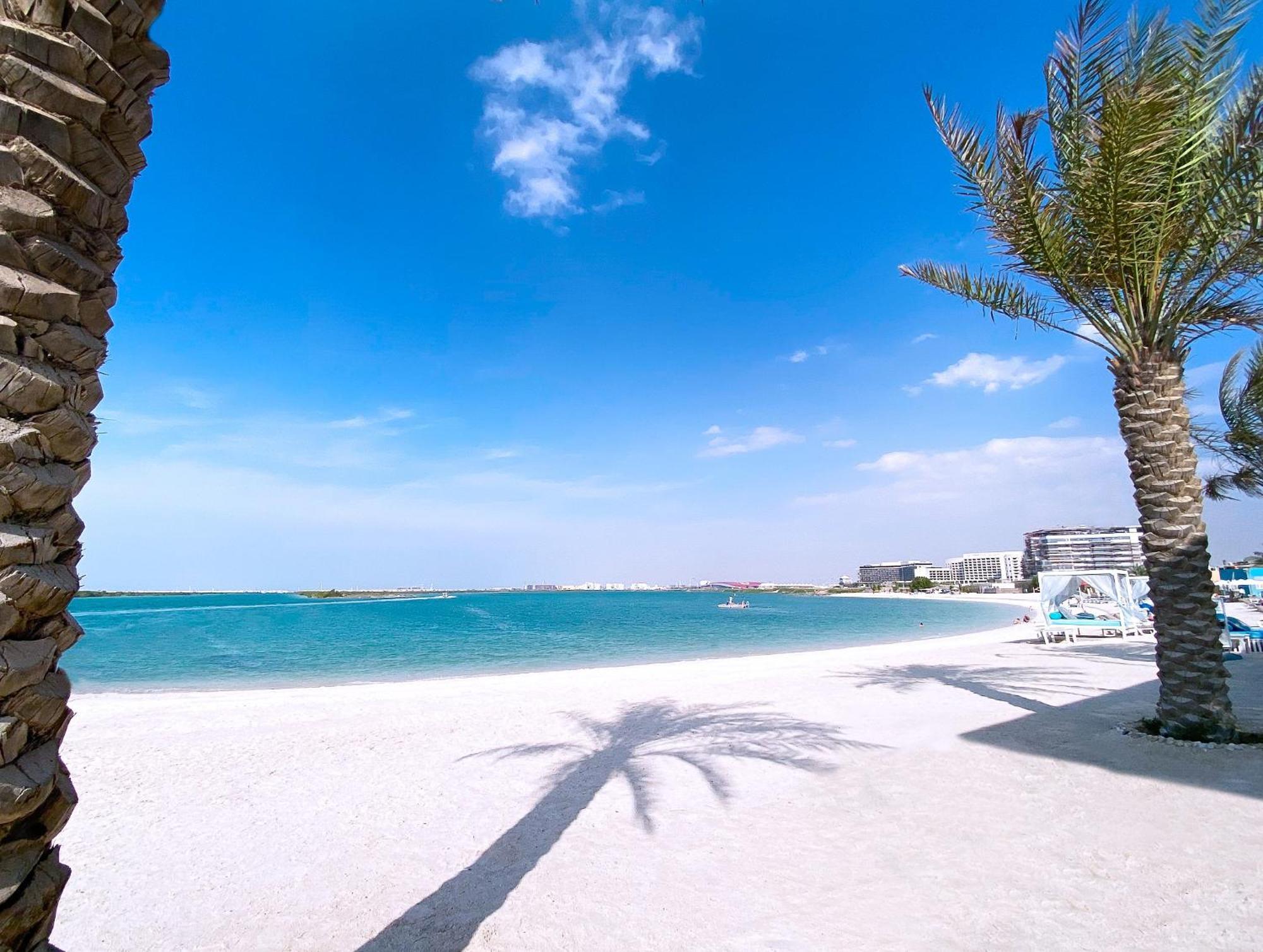The Wb Abu Dhabi, Curio Collection By Hilton Hotel Exterior photo Al Sufouh Beach