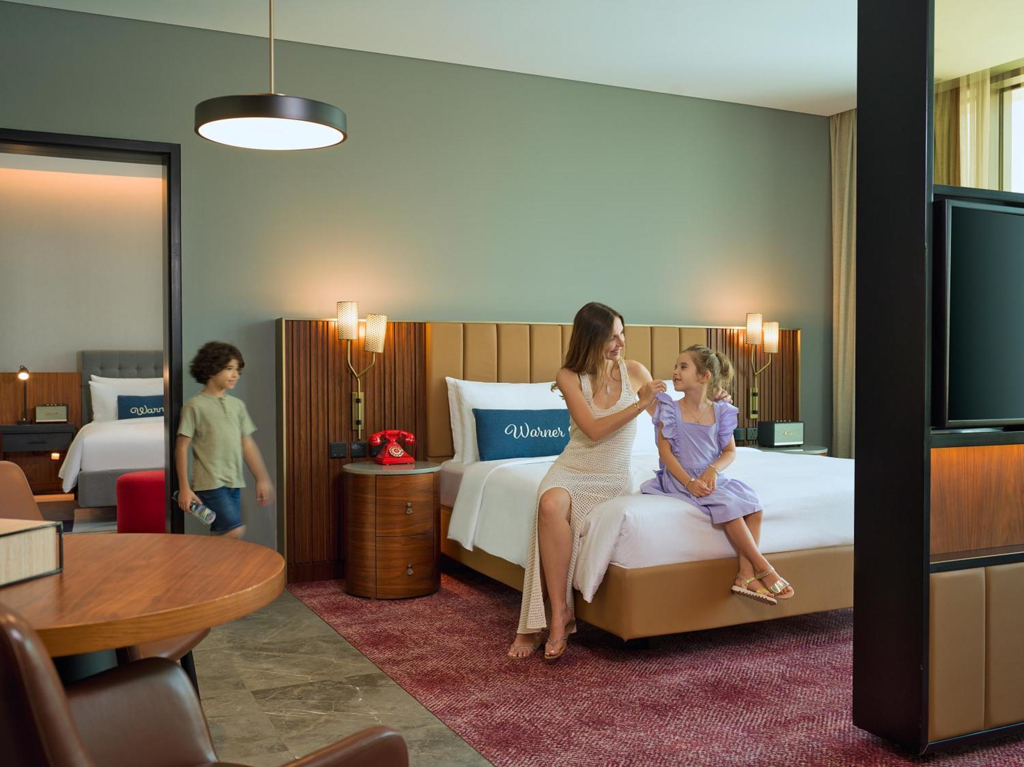 The Wb Abu Dhabi, Curio Collection By Hilton Hotel Exterior photo Family Suite