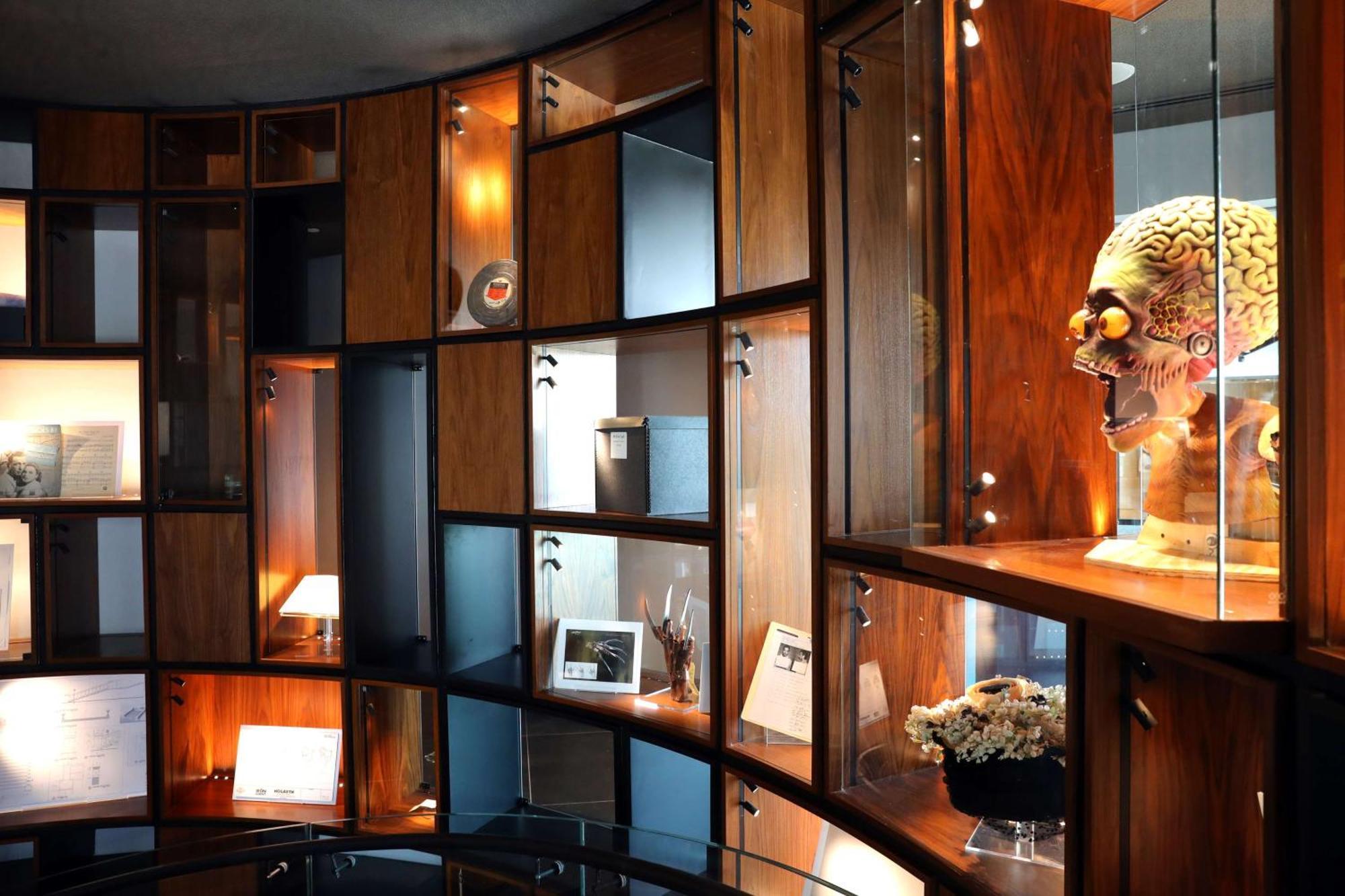 The Wb Abu Dhabi, Curio Collection By Hilton Hotel Exterior photo The interior of the restaurant