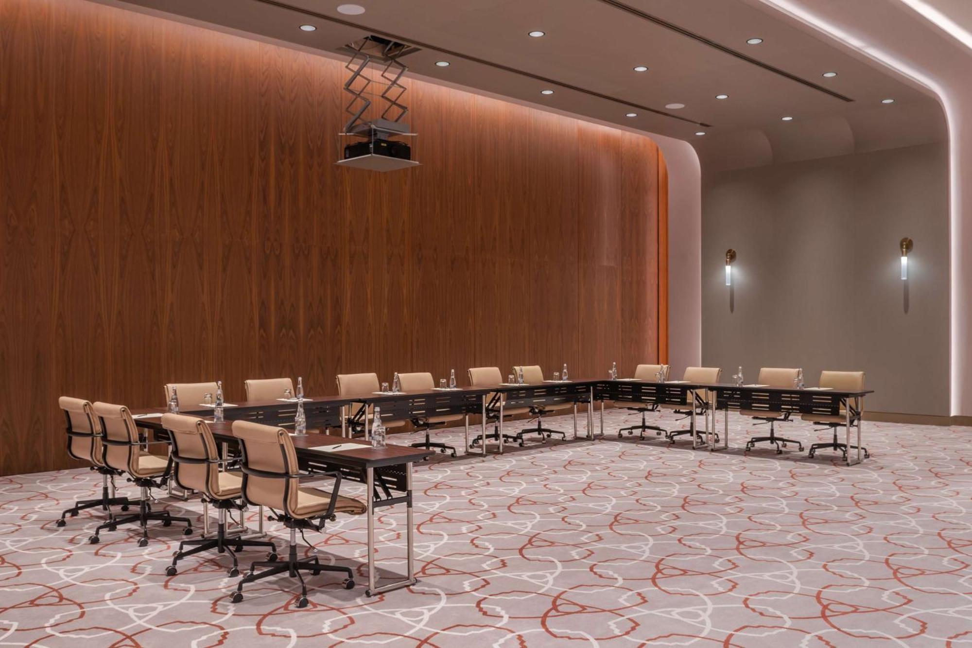 The Wb Abu Dhabi, Curio Collection By Hilton Hotel Exterior photo Meeting room