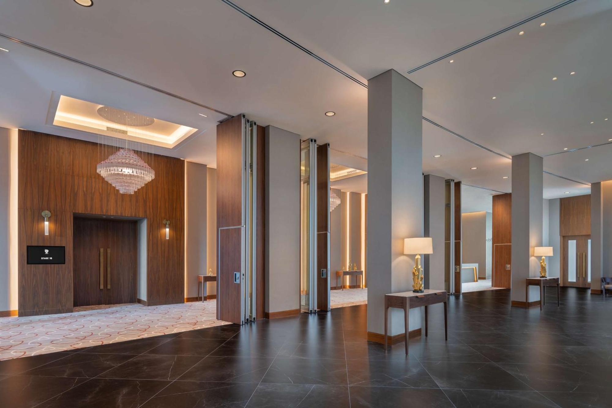 The Wb Abu Dhabi, Curio Collection By Hilton Hotel Exterior photo The Westin Hyderabad HICC