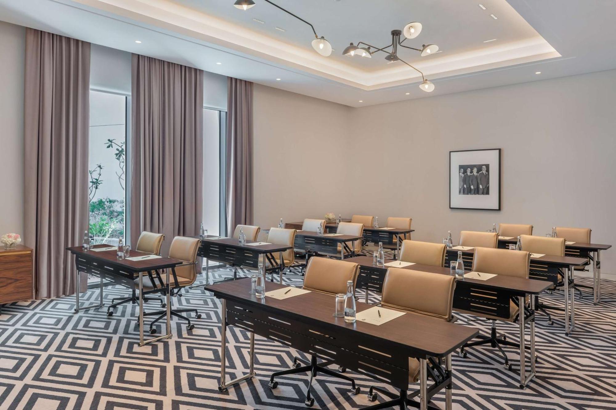 The Wb Abu Dhabi, Curio Collection By Hilton Hotel Exterior photo Meeting room