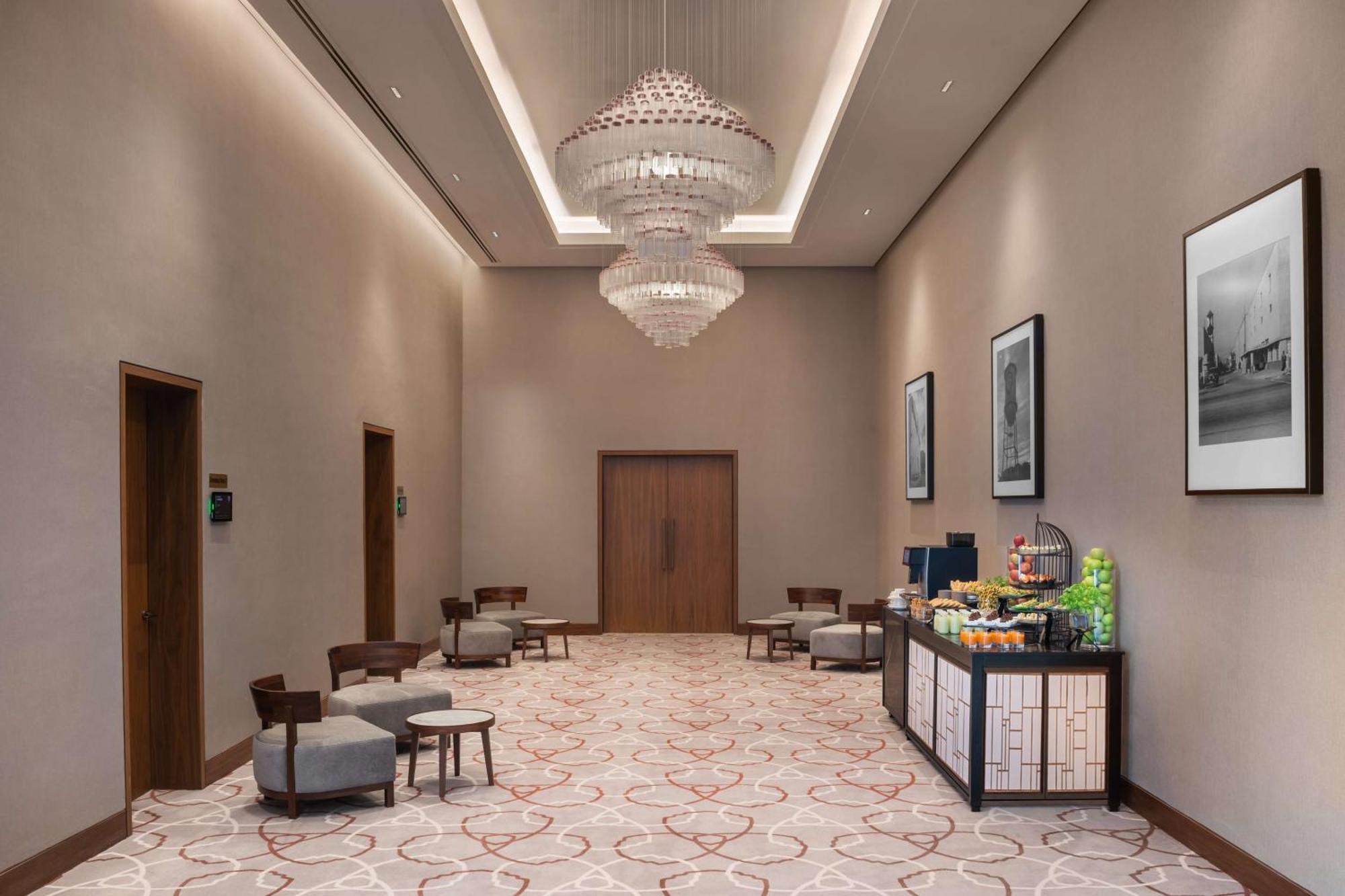 The Wb Abu Dhabi, Curio Collection By Hilton Hotel Exterior photo The interior of the hotel